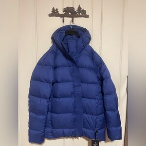 NWT men’s Lululemon wunder puff jacket. Beautiful blue color.